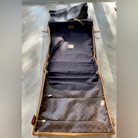 Louis Vuitton authentic vintage garment bag w/keys & hangers, in great condition - Picture 13 of 17